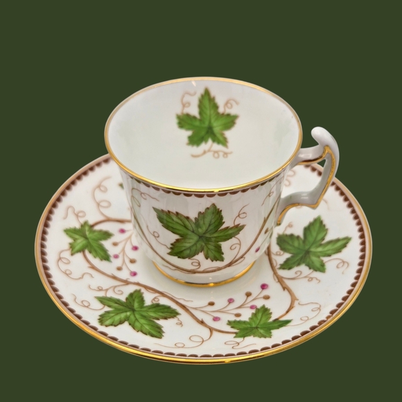 VTG Royal Chelsea Bone China England Ivy & Berries Footed Teacup Saucer Set - Picture 1 of 12
